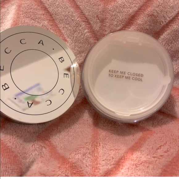 BECCA - Hydra-Mist Set and refresh face powder - Picture 3 of 4